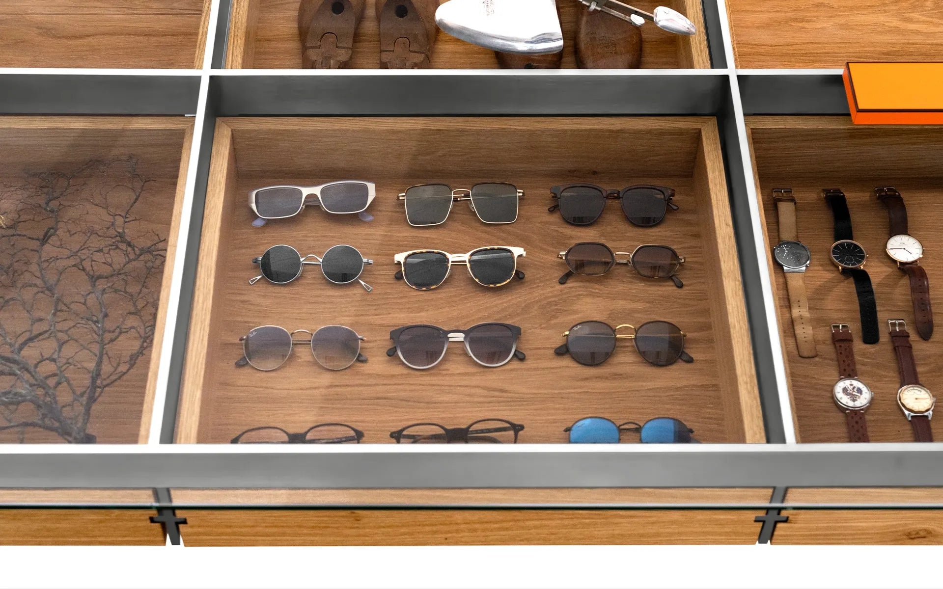 Buredo Glass-Top Drawer Showcase Table