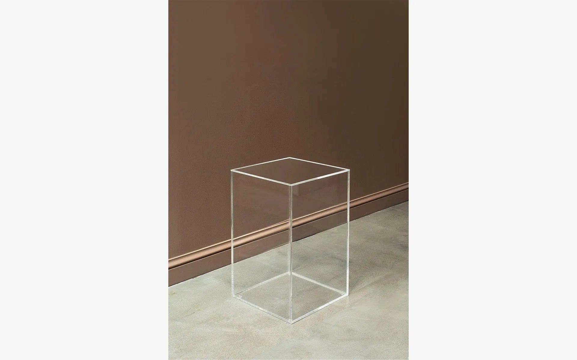 Hidden Pedestal Medium