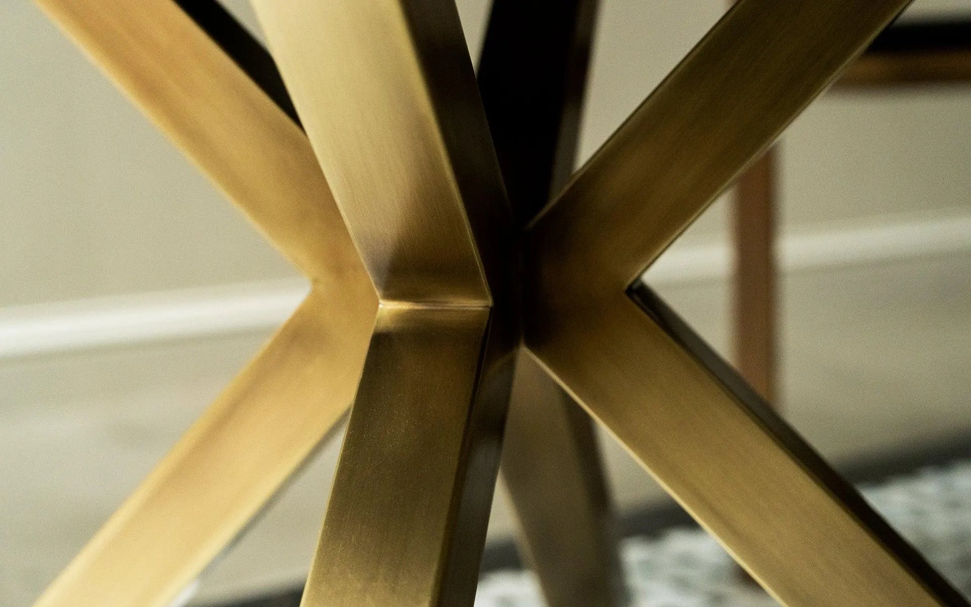 Hidden Round Table - laguglobal