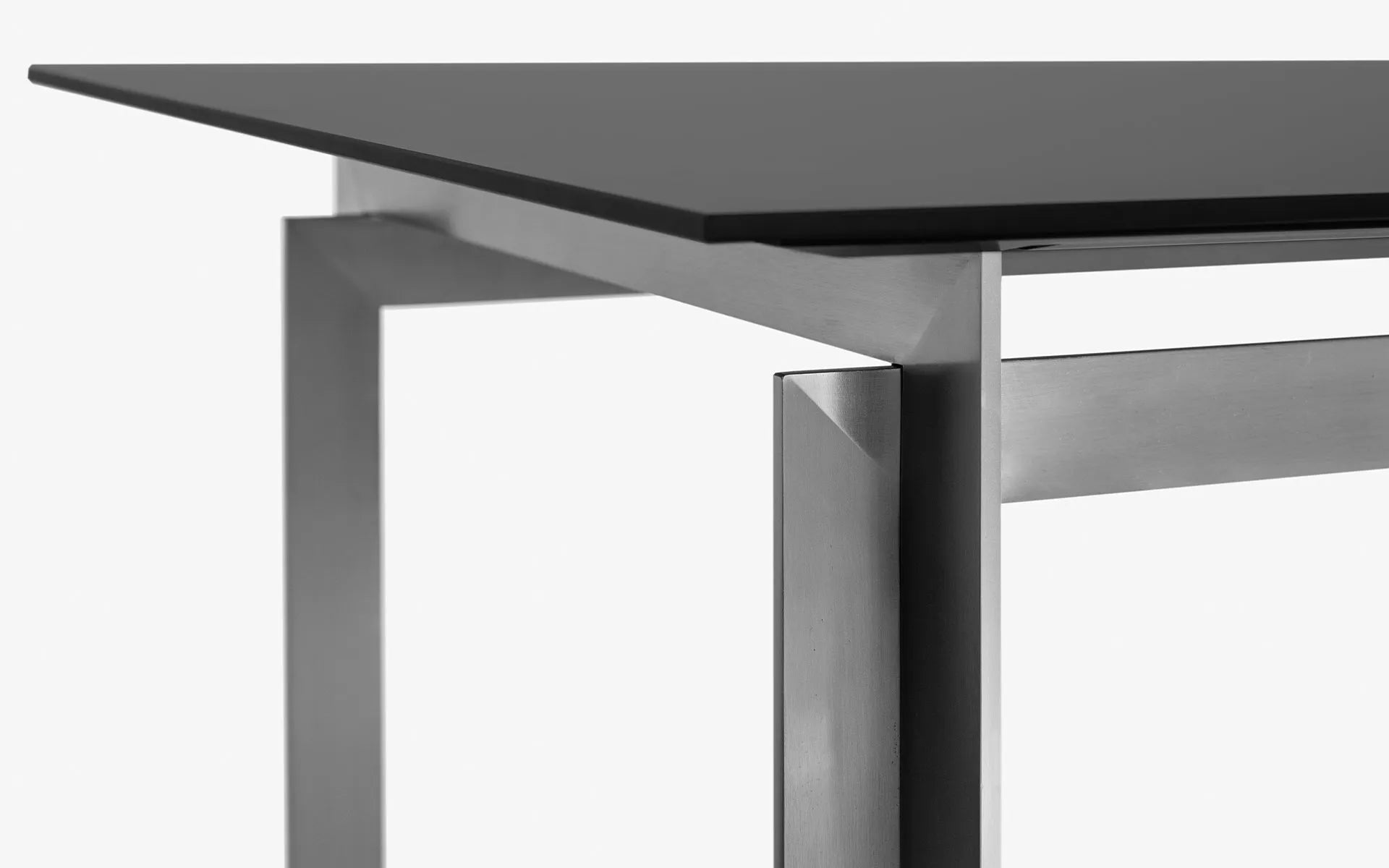 Burēdo Table